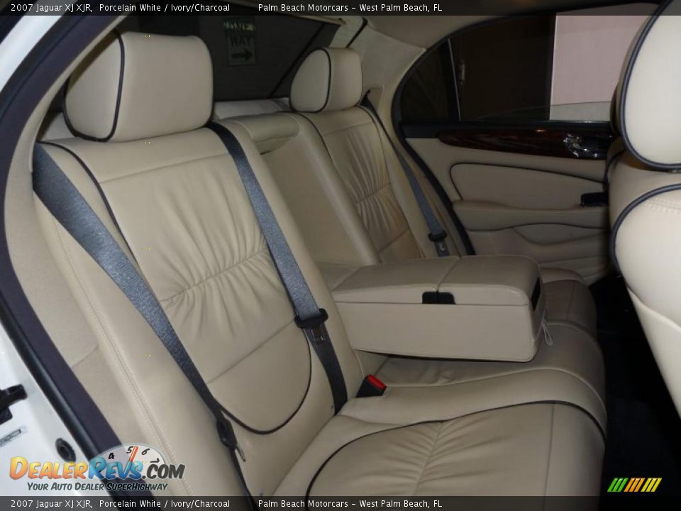 2007 Jaguar XJ XJR Porcelain White / Ivory/Charcoal Photo #29