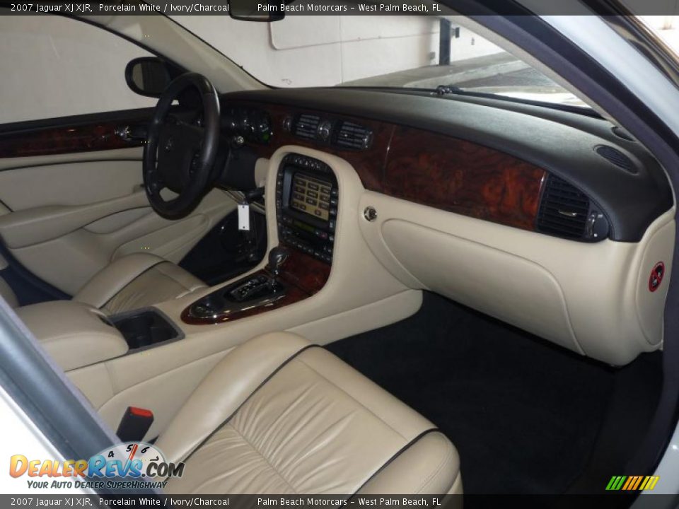 2007 Jaguar XJ XJR Porcelain White / Ivory/Charcoal Photo #30