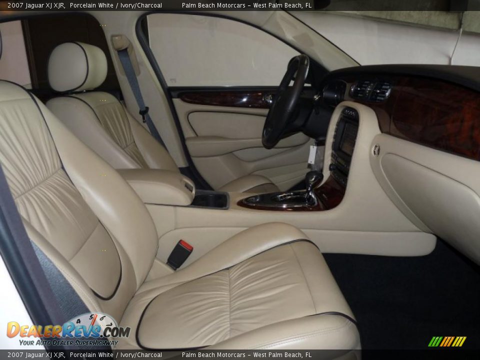 2007 Jaguar XJ XJR Porcelain White / Ivory/Charcoal Photo #31