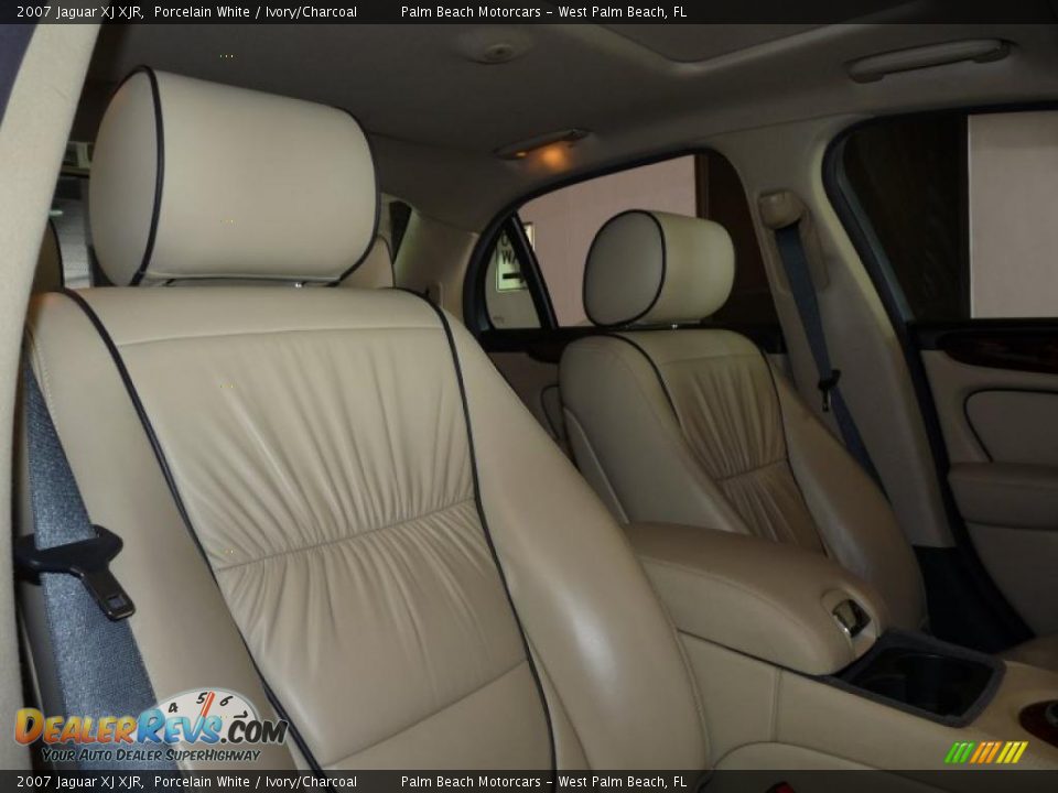 2007 Jaguar XJ XJR Porcelain White / Ivory/Charcoal Photo #32