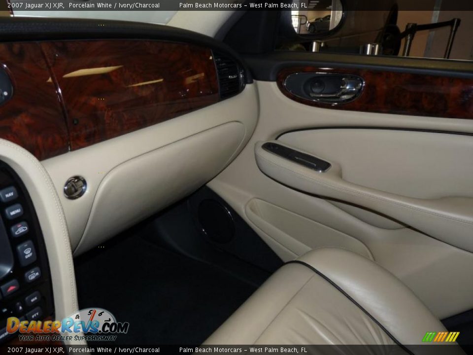 2007 Jaguar XJ XJR Porcelain White / Ivory/Charcoal Photo #33
