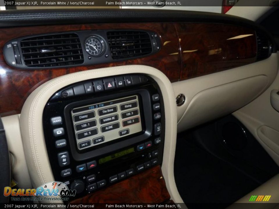 2007 Jaguar XJ XJR Porcelain White / Ivory/Charcoal Photo #34