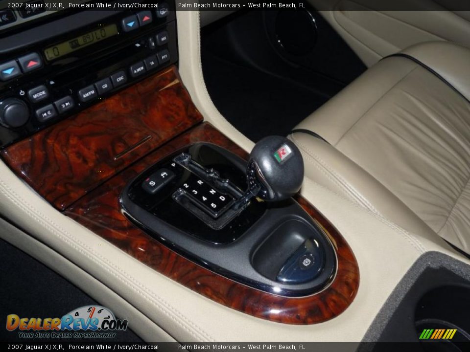 2007 Jaguar XJ XJR Porcelain White / Ivory/Charcoal Photo #35