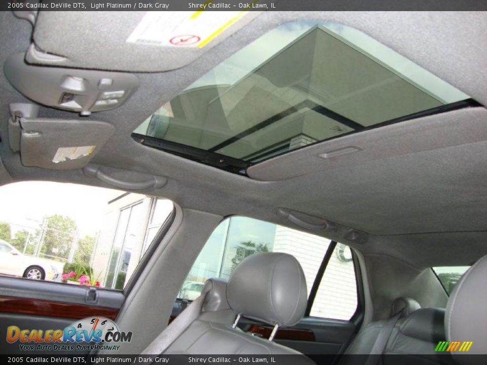 2005 Cadillac DeVille DTS Light Platinum / Dark Gray Photo #10