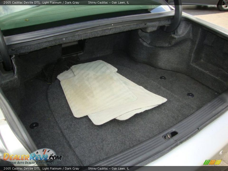 2005 Cadillac DeVille DTS Light Platinum / Dark Gray Photo #13