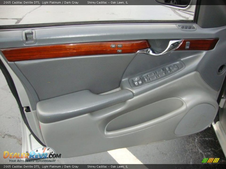 2005 Cadillac DeVille DTS Light Platinum / Dark Gray Photo #15