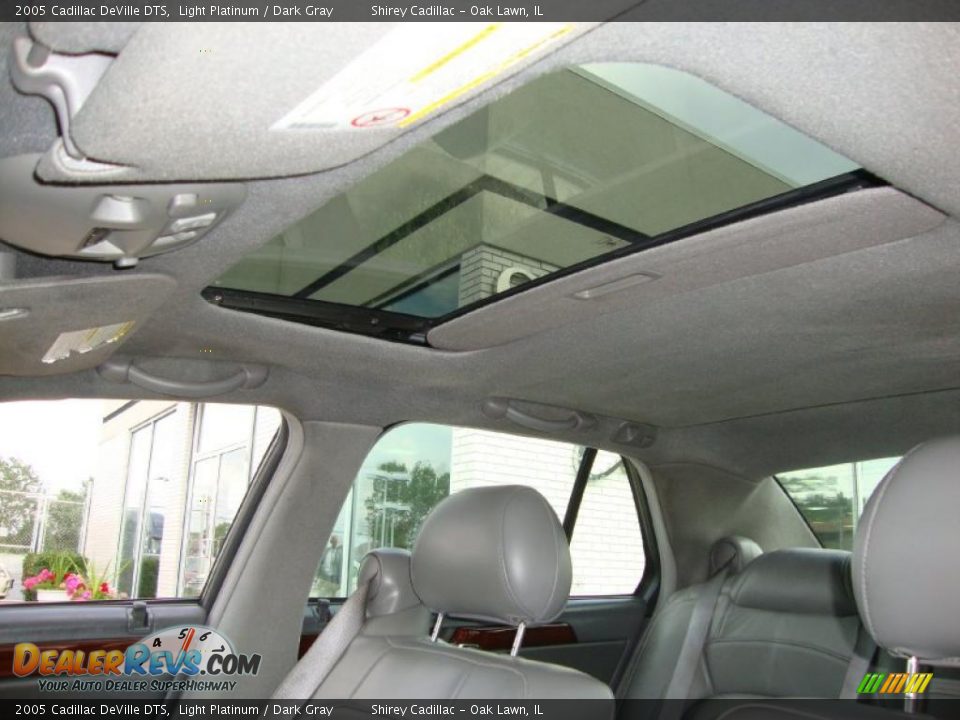 2005 Cadillac DeVille DTS Light Platinum / Dark Gray Photo #17