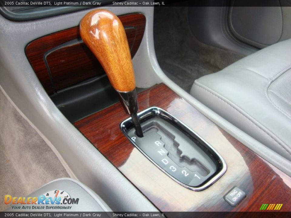 2005 Cadillac DeVille DTS Light Platinum / Dark Gray Photo #19