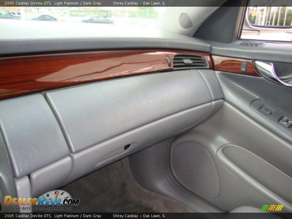 2005 Cadillac DeVille DTS Light Platinum / Dark Gray Photo #21