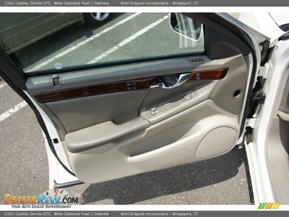 2002 Cadillac DeVille DTS White Diamond Pearl / Oatmeal Photo #12