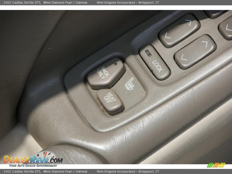 2002 Cadillac DeVille DTS White Diamond Pearl / Oatmeal Photo #13