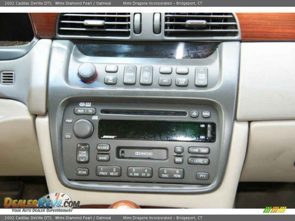 2002 Cadillac DeVille DTS White Diamond Pearl / Oatmeal Photo #18