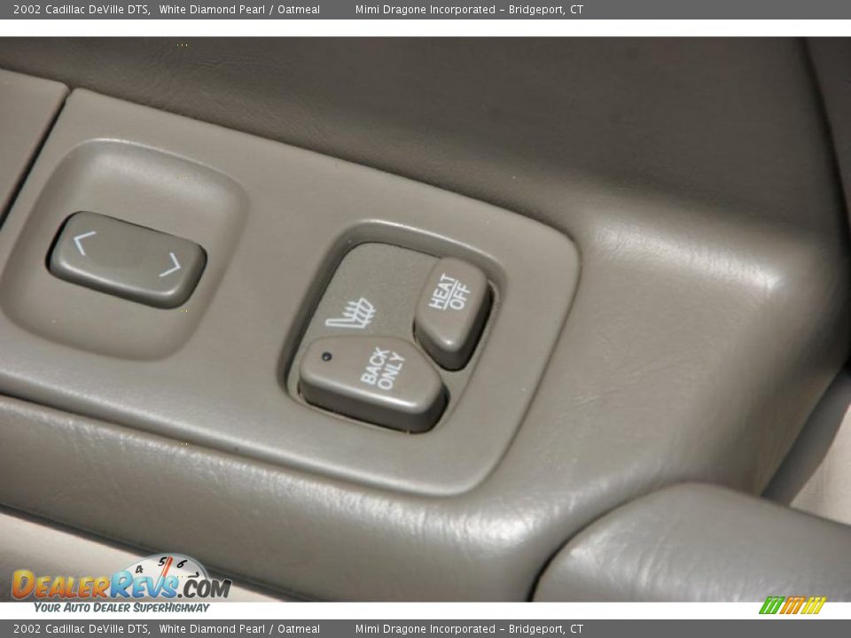 2002 Cadillac DeVille DTS White Diamond Pearl / Oatmeal Photo #19