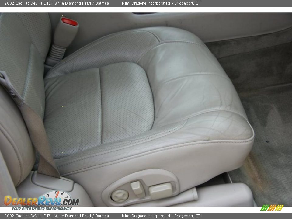 2002 Cadillac DeVille DTS White Diamond Pearl / Oatmeal Photo #21