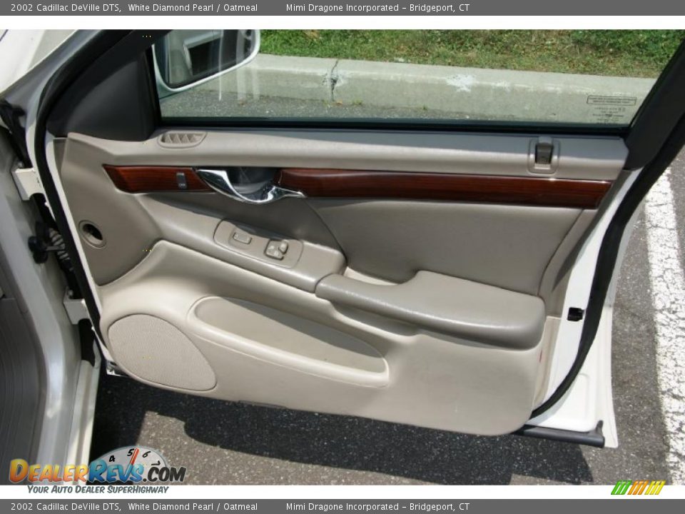 2002 Cadillac DeVille DTS White Diamond Pearl / Oatmeal Photo #22