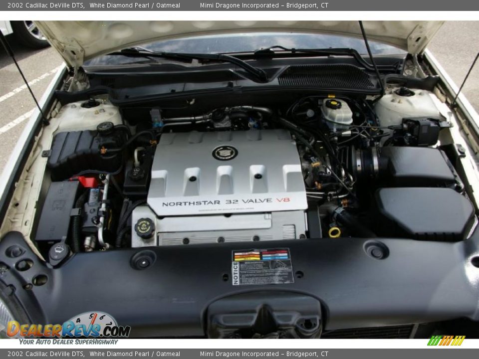 2002 Cadillac DeVille DTS White Diamond Pearl / Oatmeal Photo #23