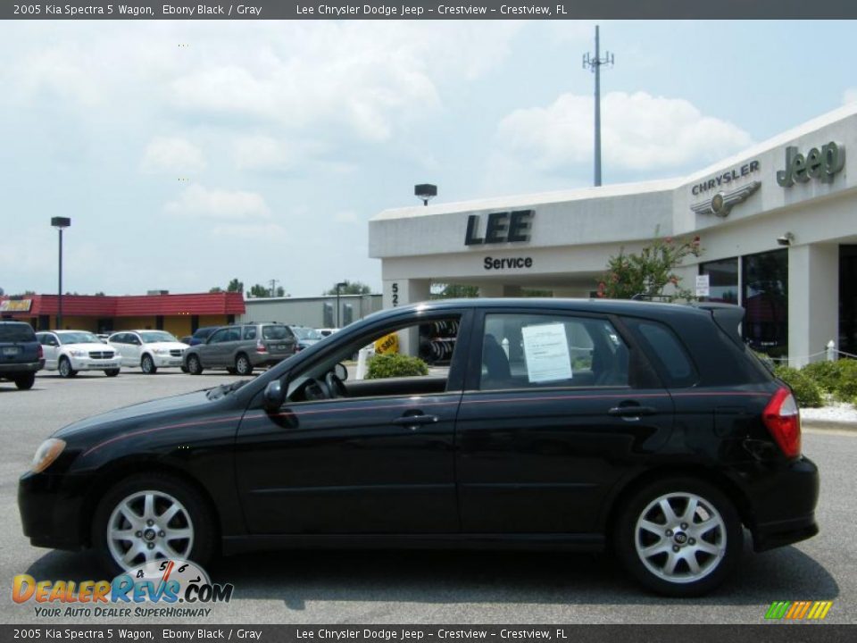 2005 Kia Spectra 5 Wagon Ebony Black / Gray Photo #2