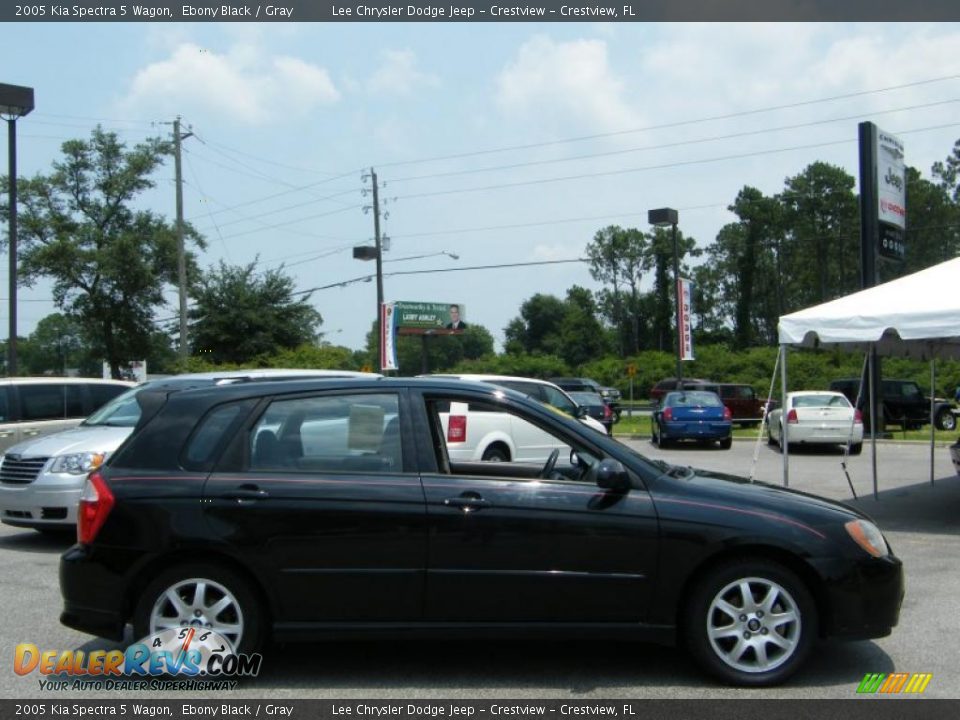 2005 Kia Spectra 5 Wagon Ebony Black / Gray Photo #6