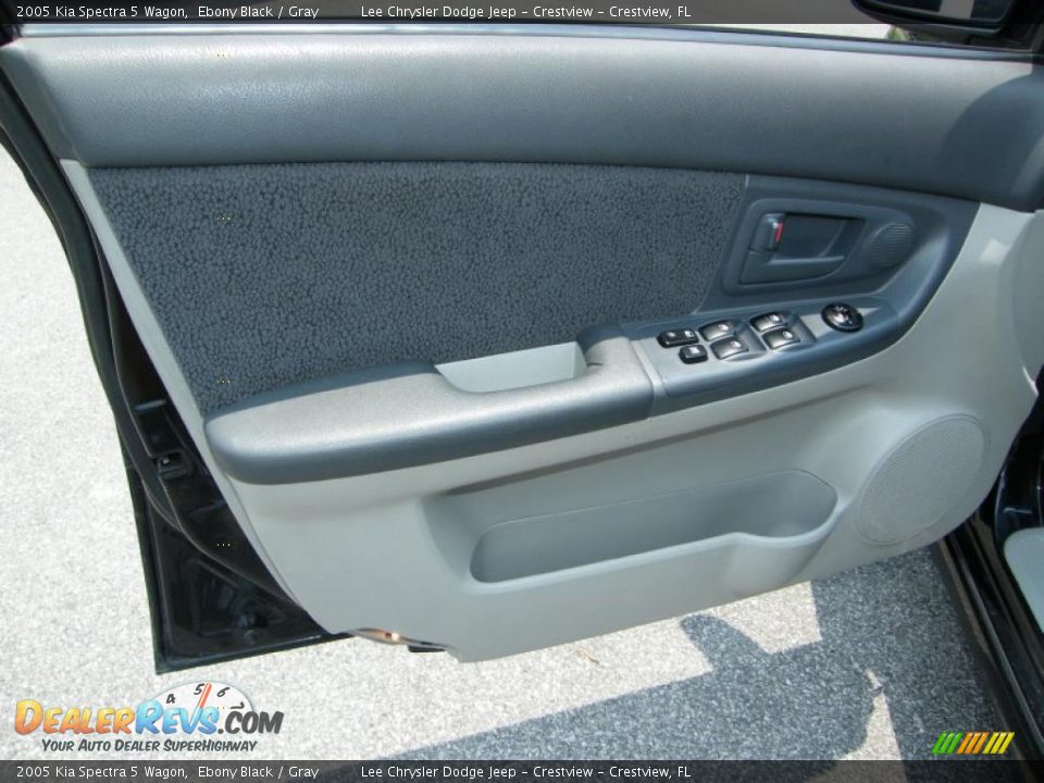 2005 Kia Spectra 5 Wagon Ebony Black / Gray Photo #17