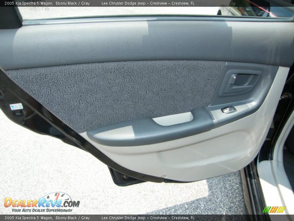 2005 Kia Spectra 5 Wagon Ebony Black / Gray Photo #23