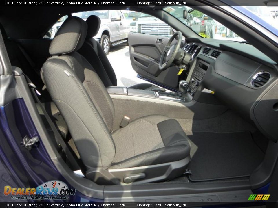 2011 Ford Mustang V6 Convertible Kona Blue Metallic / Charcoal Black Photo #12