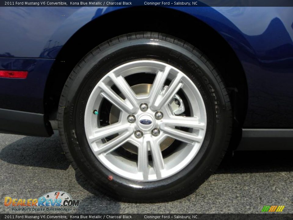 2011 Ford Mustang V6 Convertible Kona Blue Metallic / Charcoal Black Photo #13
