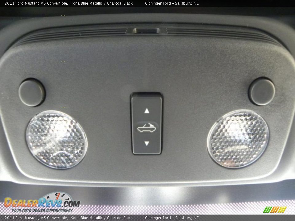 2011 Ford Mustang V6 Convertible Kona Blue Metallic / Charcoal Black Photo #16