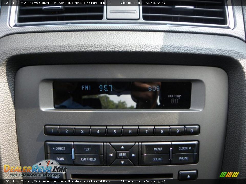 2011 Ford Mustang V6 Convertible Kona Blue Metallic / Charcoal Black Photo #18