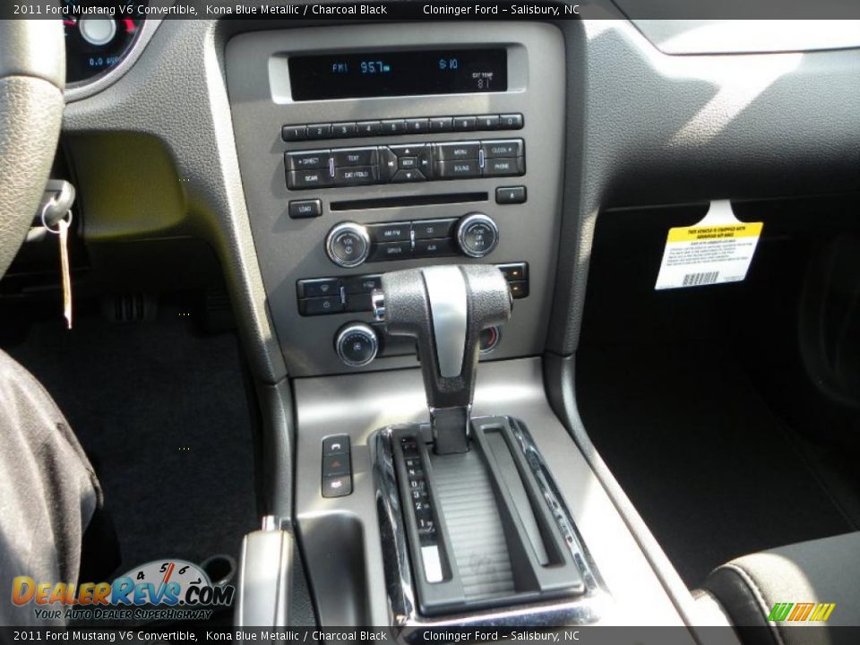 2011 Ford Mustang V6 Convertible Kona Blue Metallic / Charcoal Black Photo #20