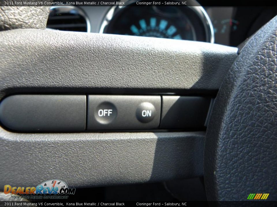 2011 Ford Mustang V6 Convertible Kona Blue Metallic / Charcoal Black Photo #21