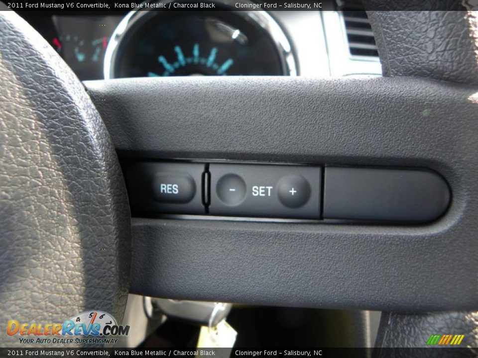 2011 Ford Mustang V6 Convertible Kona Blue Metallic / Charcoal Black Photo #22