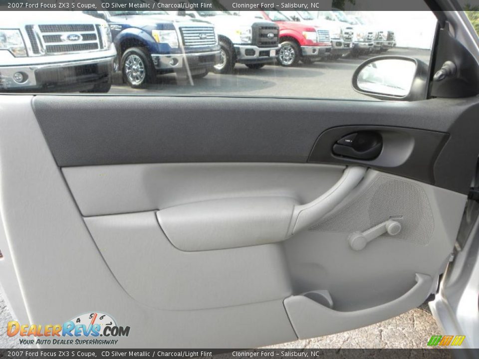 2007 Ford Focus ZX3 S Coupe CD Silver Metallic / Charcoal/Light Flint Photo #11