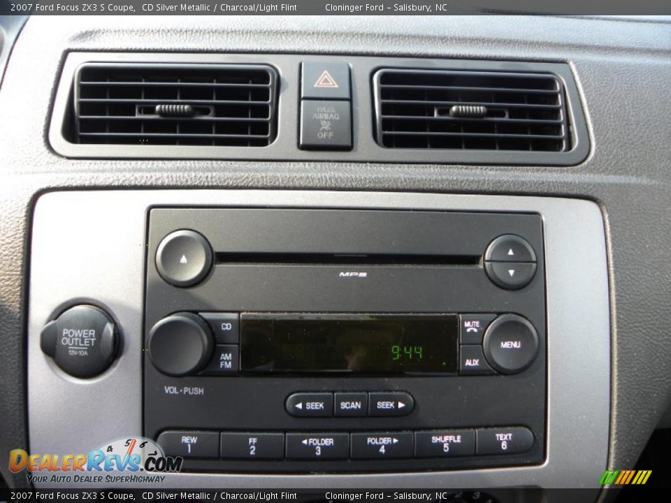 2007 Ford Focus ZX3 S Coupe CD Silver Metallic / Charcoal/Light Flint Photo #14