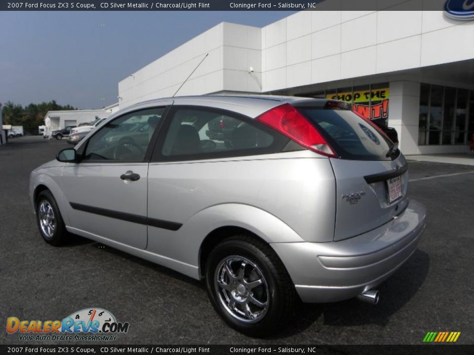 2007 Ford Focus ZX3 S Coupe CD Silver Metallic / Charcoal/Light Flint Photo #18