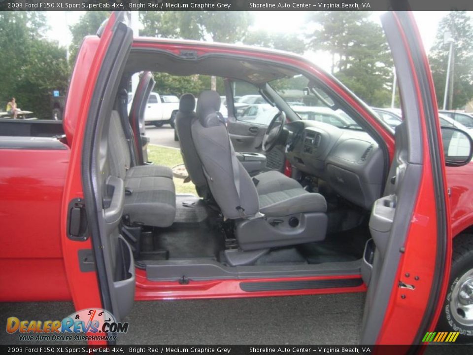 2003 Ford F150 XL Sport SuperCab 4x4 Bright Red / Medium Graphite Grey Photo #11