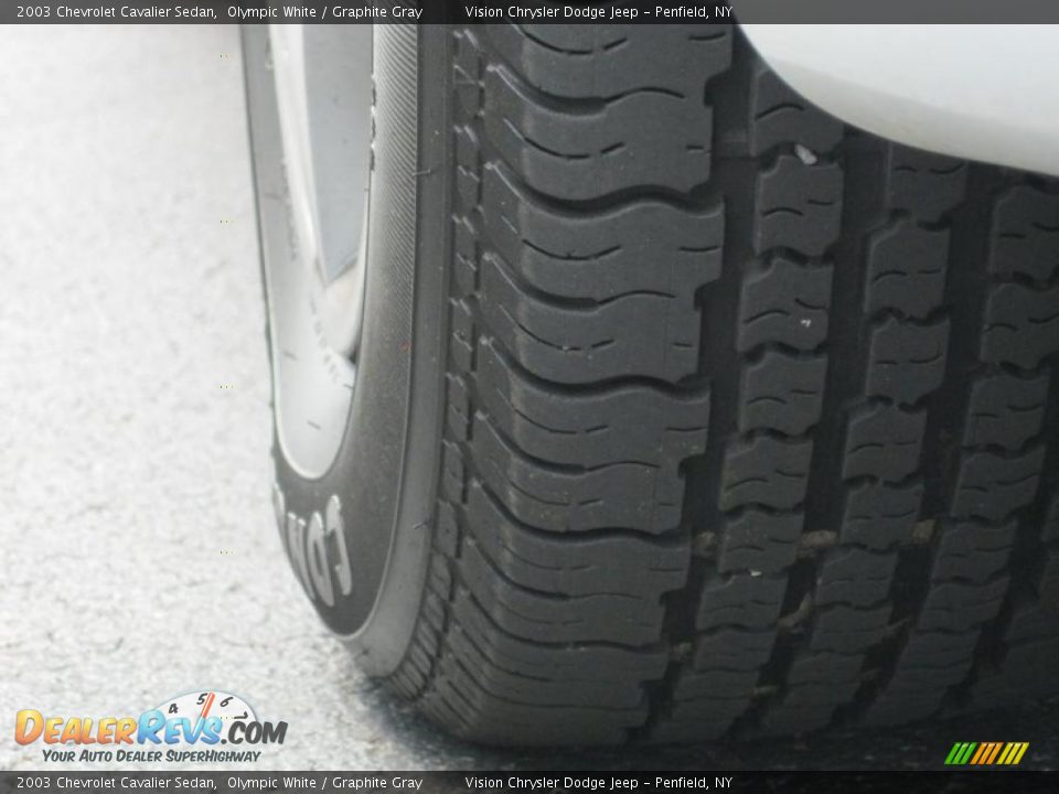 2003 Chevrolet Cavalier Sedan Olympic White / Graphite Gray Photo #11