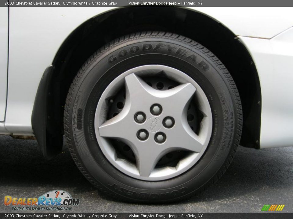 2003 Chevrolet Cavalier Sedan Olympic White / Graphite Gray Photo #12