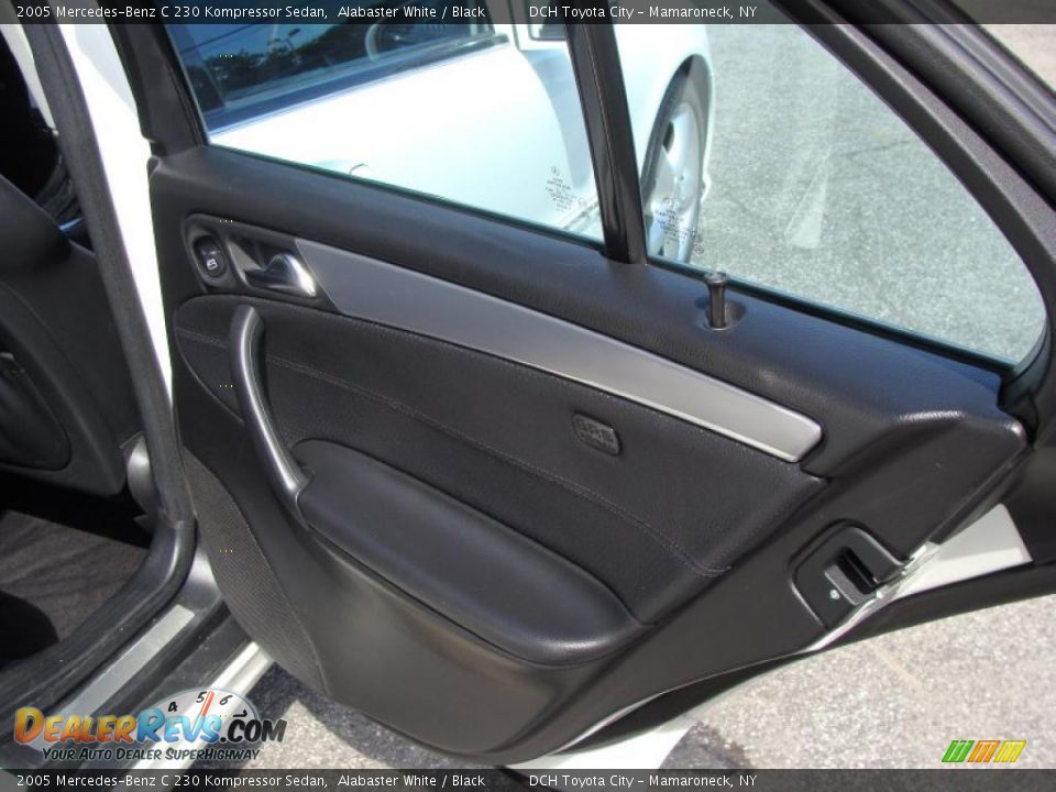 2005 Mercedes-Benz C 230 Kompressor Sedan Alabaster White / Black Photo #23