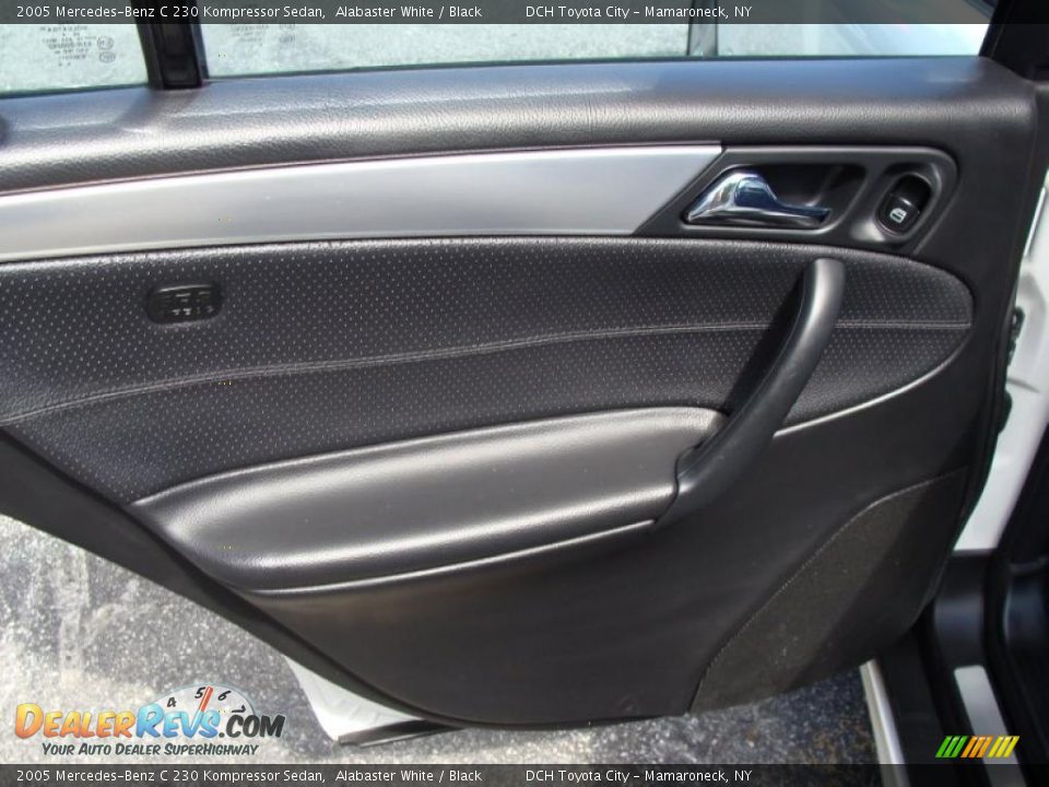 2005 Mercedes-Benz C 230 Kompressor Sedan Alabaster White / Black Photo #25