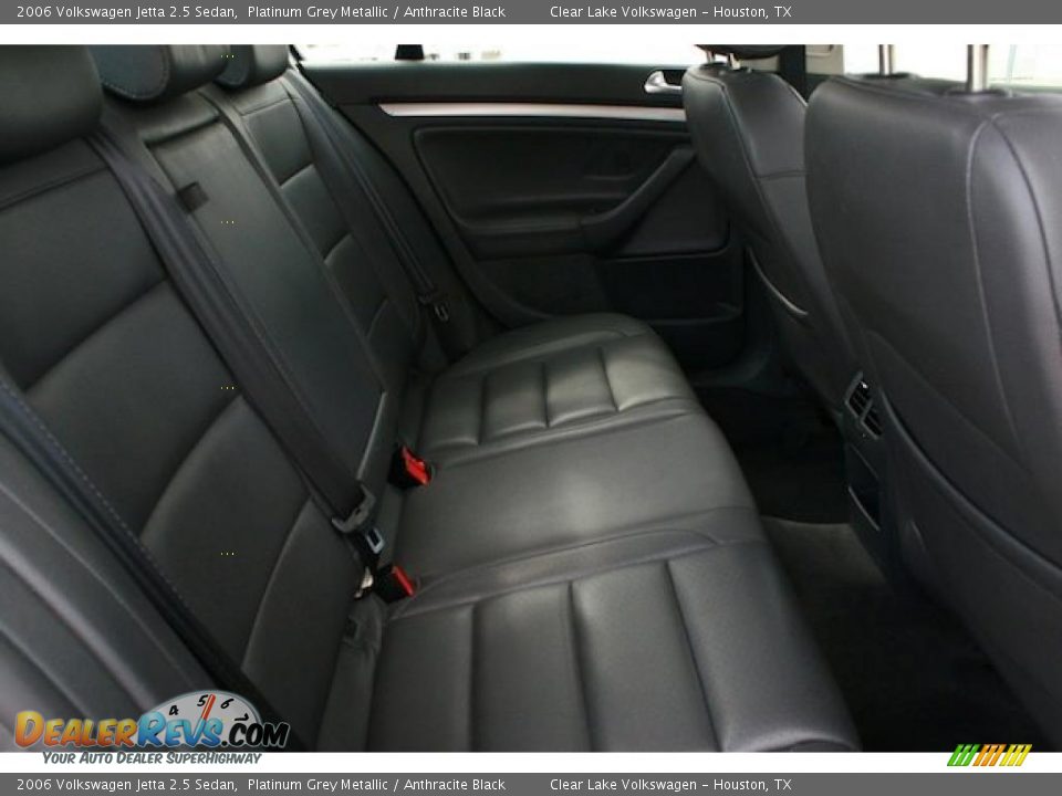 2006 Volkswagen Jetta 2.5 Sedan Platinum Grey Metallic / Anthracite Black Photo #27
