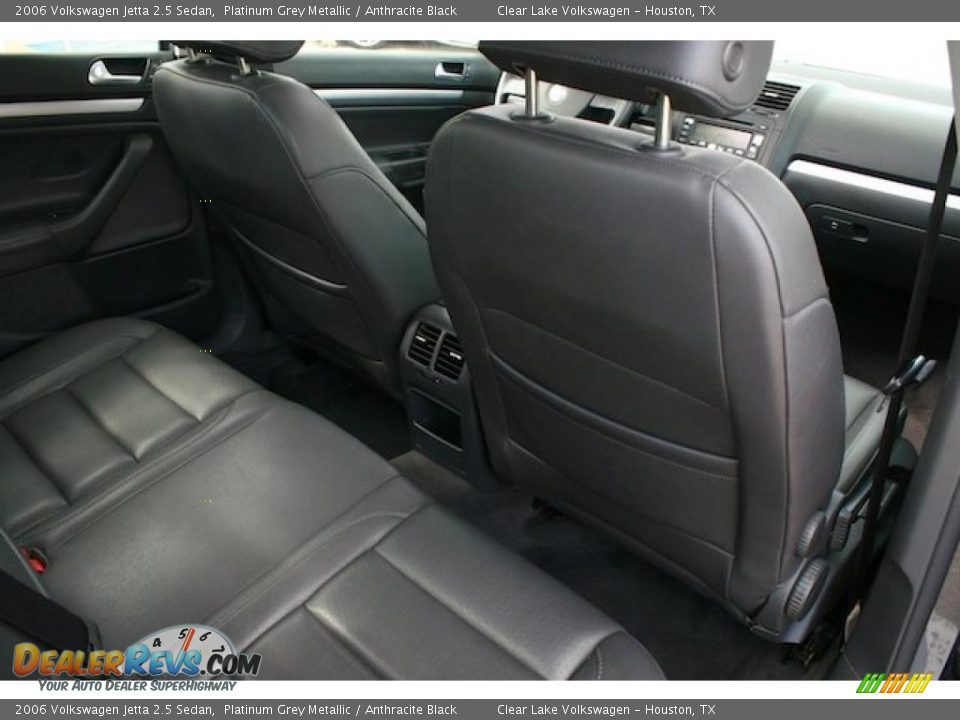 2006 Volkswagen Jetta 2.5 Sedan Platinum Grey Metallic / Anthracite Black Photo #28