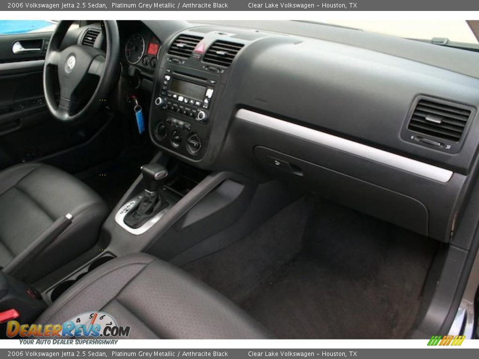 2006 Volkswagen Jetta 2.5 Sedan Platinum Grey Metallic / Anthracite Black Photo #32