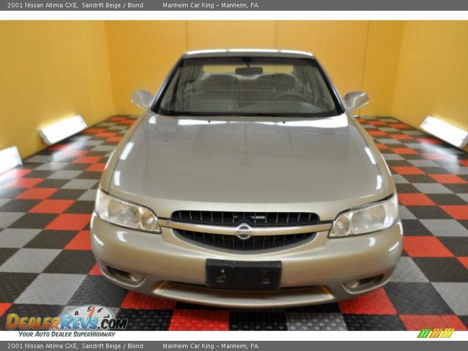 2001 Nissan Altima GXE Sandrift Beige / Blond Photo #2