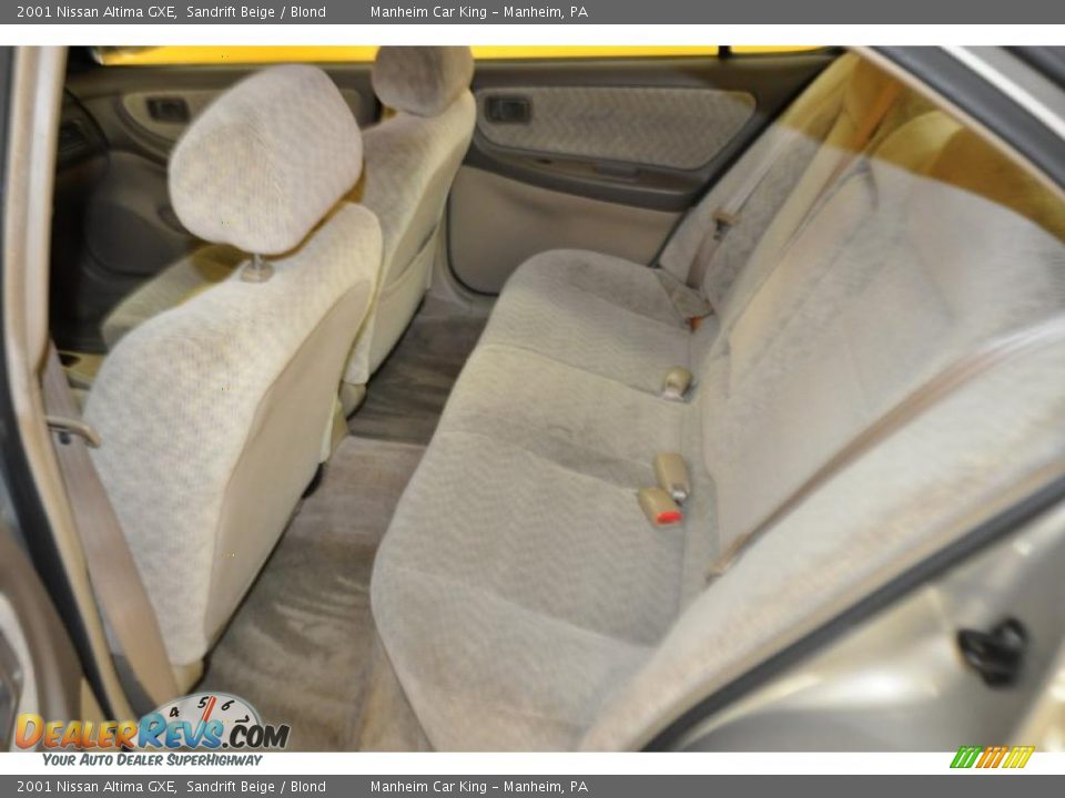 2001 Nissan Altima GXE Sandrift Beige / Blond Photo #13