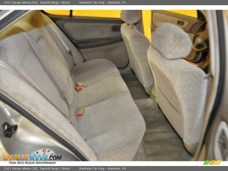2001 Nissan Altima GXE Sandrift Beige / Blond Photo #15