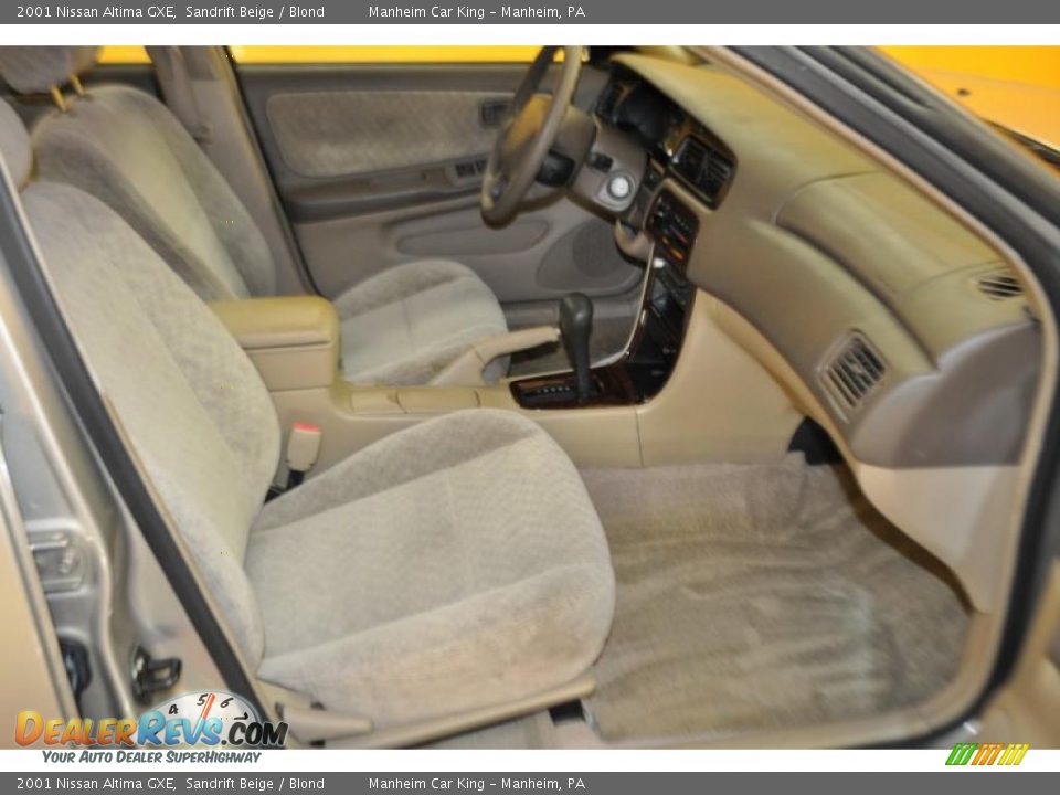2001 Nissan Altima GXE Sandrift Beige / Blond Photo #16