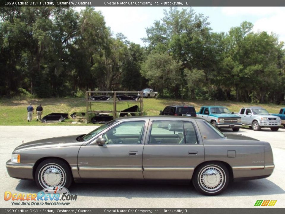 1999 Cadillac DeVille Sedan Cashmere / Oatmeal Photo #2