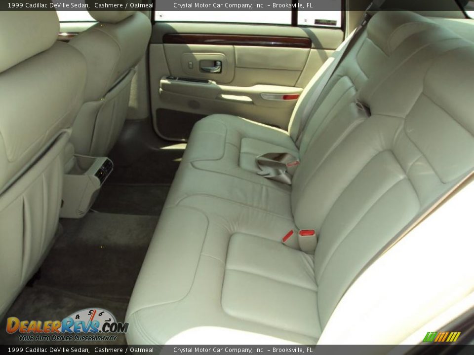 1999 Cadillac DeVille Sedan Cashmere / Oatmeal Photo #5
