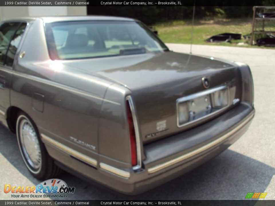 1999 Cadillac DeVille Sedan Cashmere / Oatmeal Photo #7