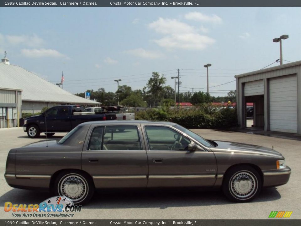 1999 Cadillac DeVille Sedan Cashmere / Oatmeal Photo #9